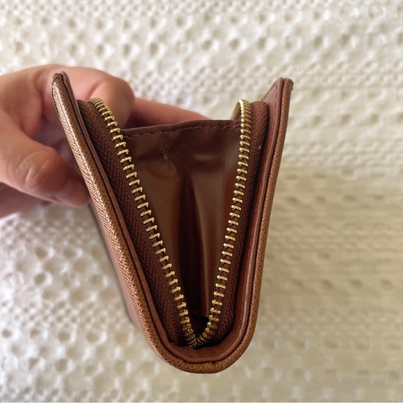 Ellen Tracy Brown Faux Leather Wallet - Picture 5 of 7